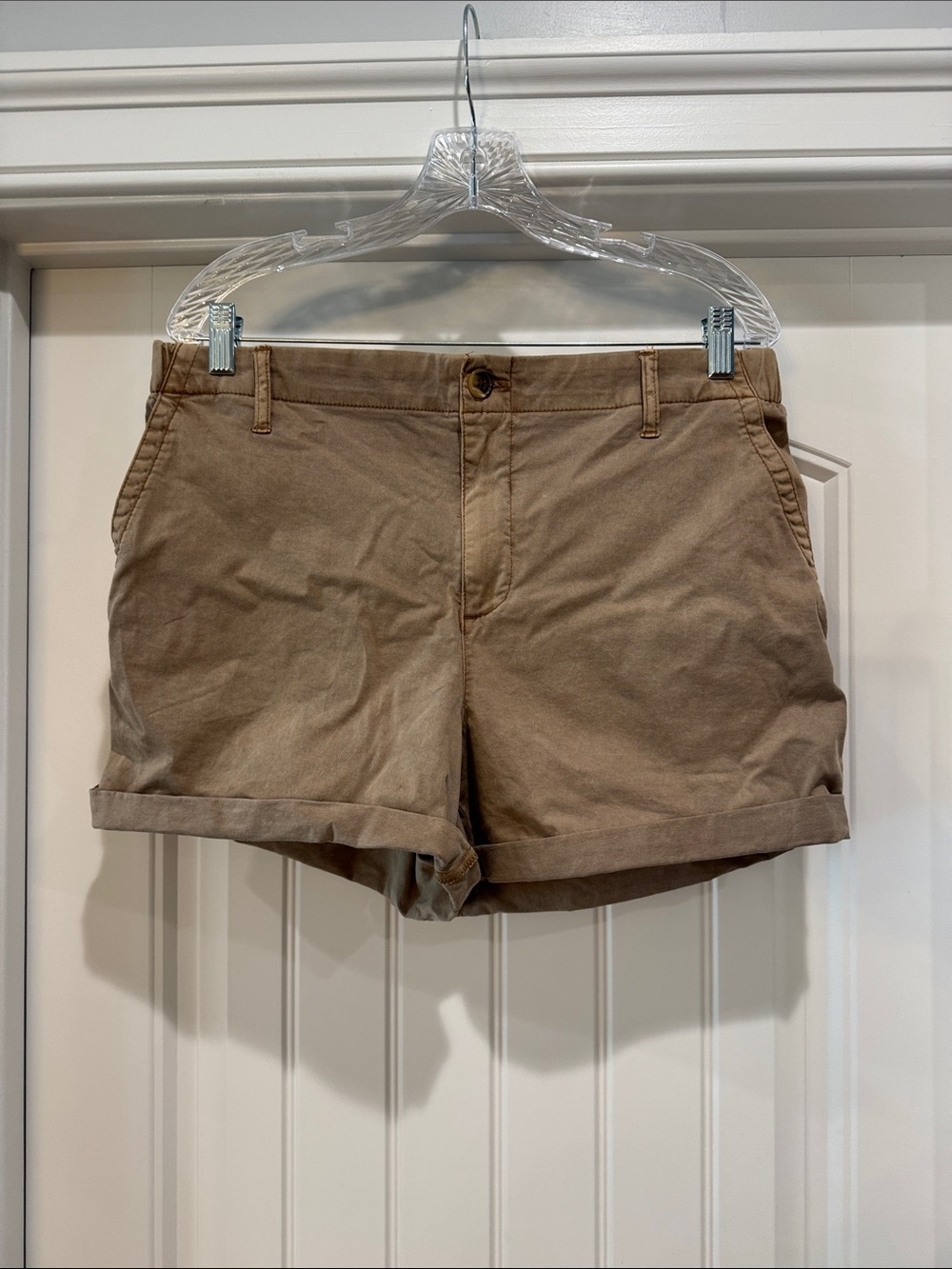 NWT Women’s Old Navy Everyday shorts, elastic waist in back. Size Large